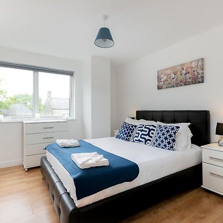 Skyvillion - Cozy Apartments In Enfield Town With Free Parking & Wifi ภายนอก รูปภาพ