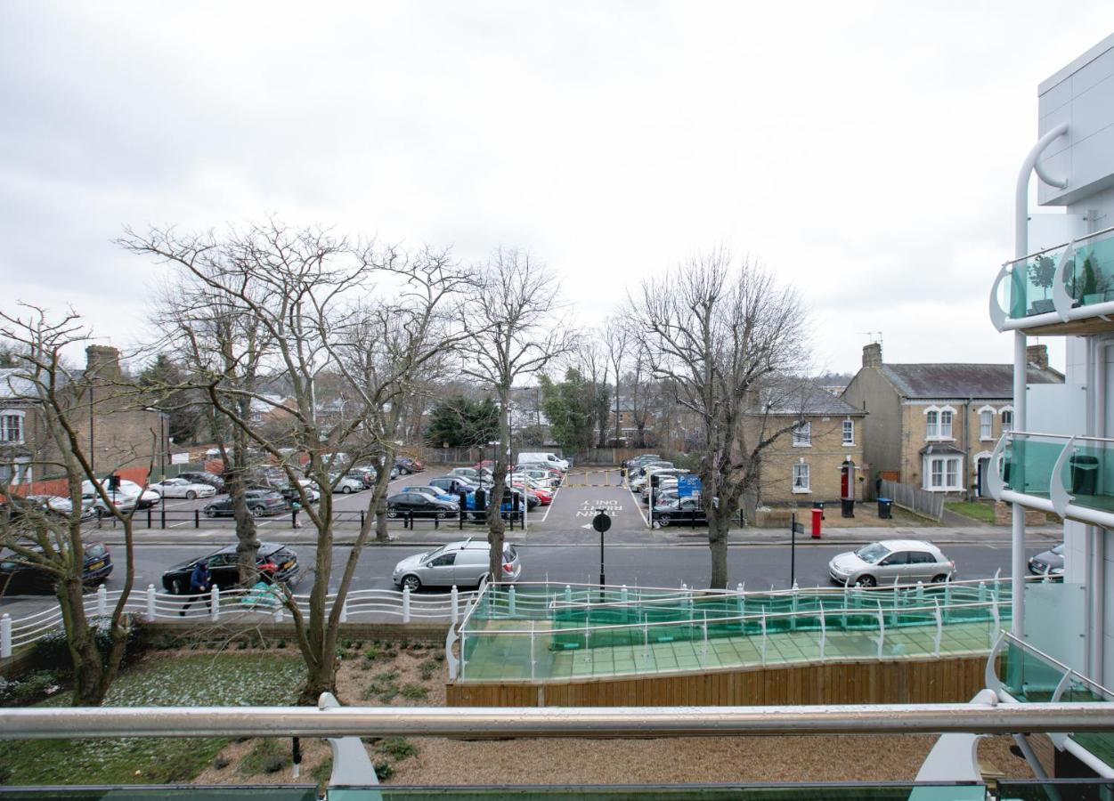 Skyvillion - Cozy Apartments In Enfield Town With Free Parking & Wifi ภายนอก รูปภาพ