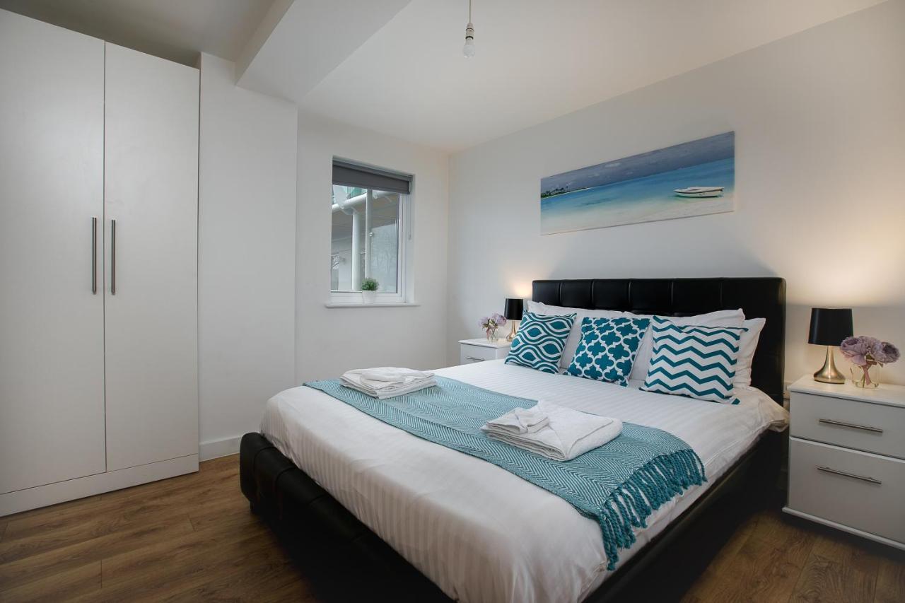 Skyvillion - Cozy Apartments In Enfield Town With Free Parking & Wifi ภายนอก รูปภาพ