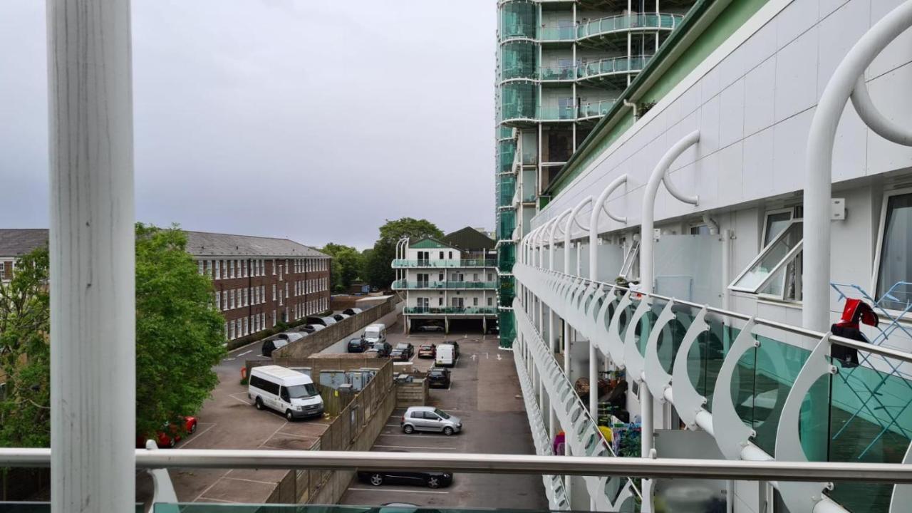 Skyvillion - Cozy Apartments In Enfield Town With Free Parking & Wifi ภายนอก รูปภาพ