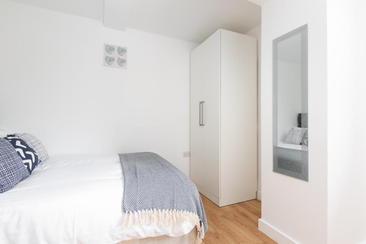 Skyvillion - Cozy Apartments In Enfield Town With Free Parking & Wifi ภายนอก รูปภาพ