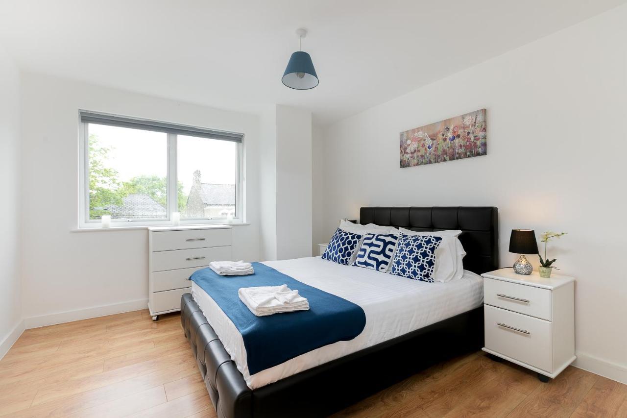 Skyvillion - Cozy Apartments In Enfield Town With Free Parking & Wifi ภายนอก รูปภาพ