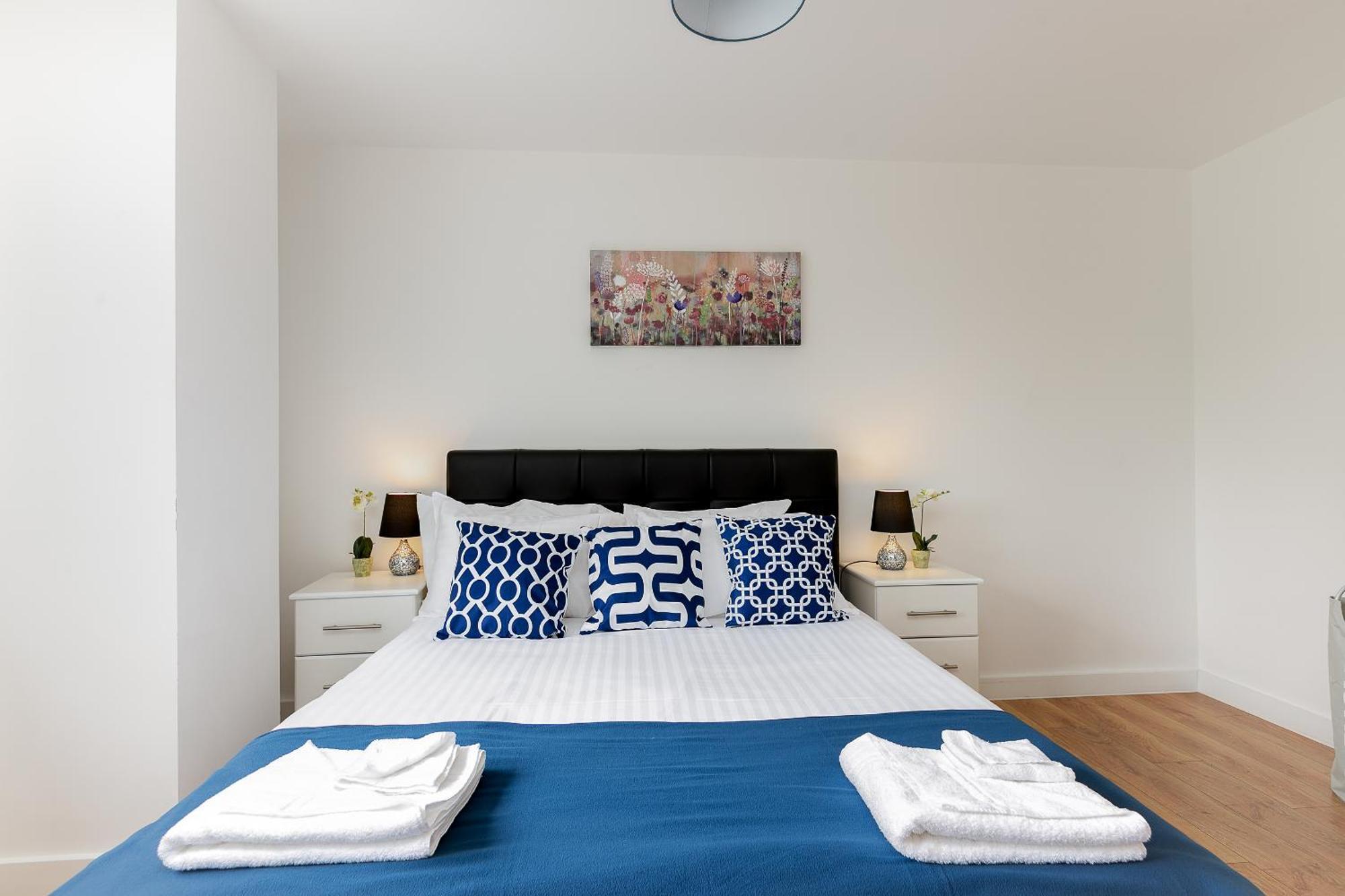 Skyvillion - Cozy Apartments In Enfield Town With Free Parking & Wifi ภายนอก รูปภาพ