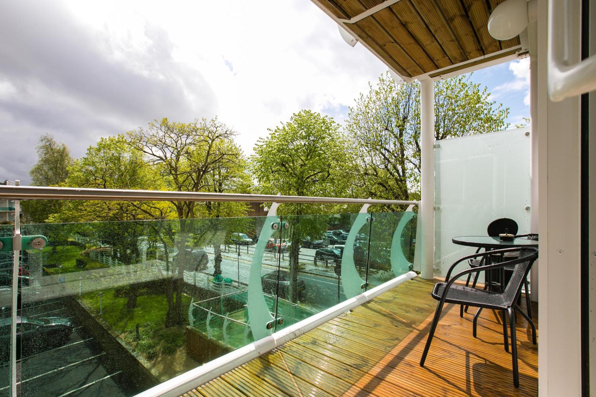 Skyvillion - Cozy Apartments In Enfield Town With Free Parking & Wifi ภายนอก รูปภาพ