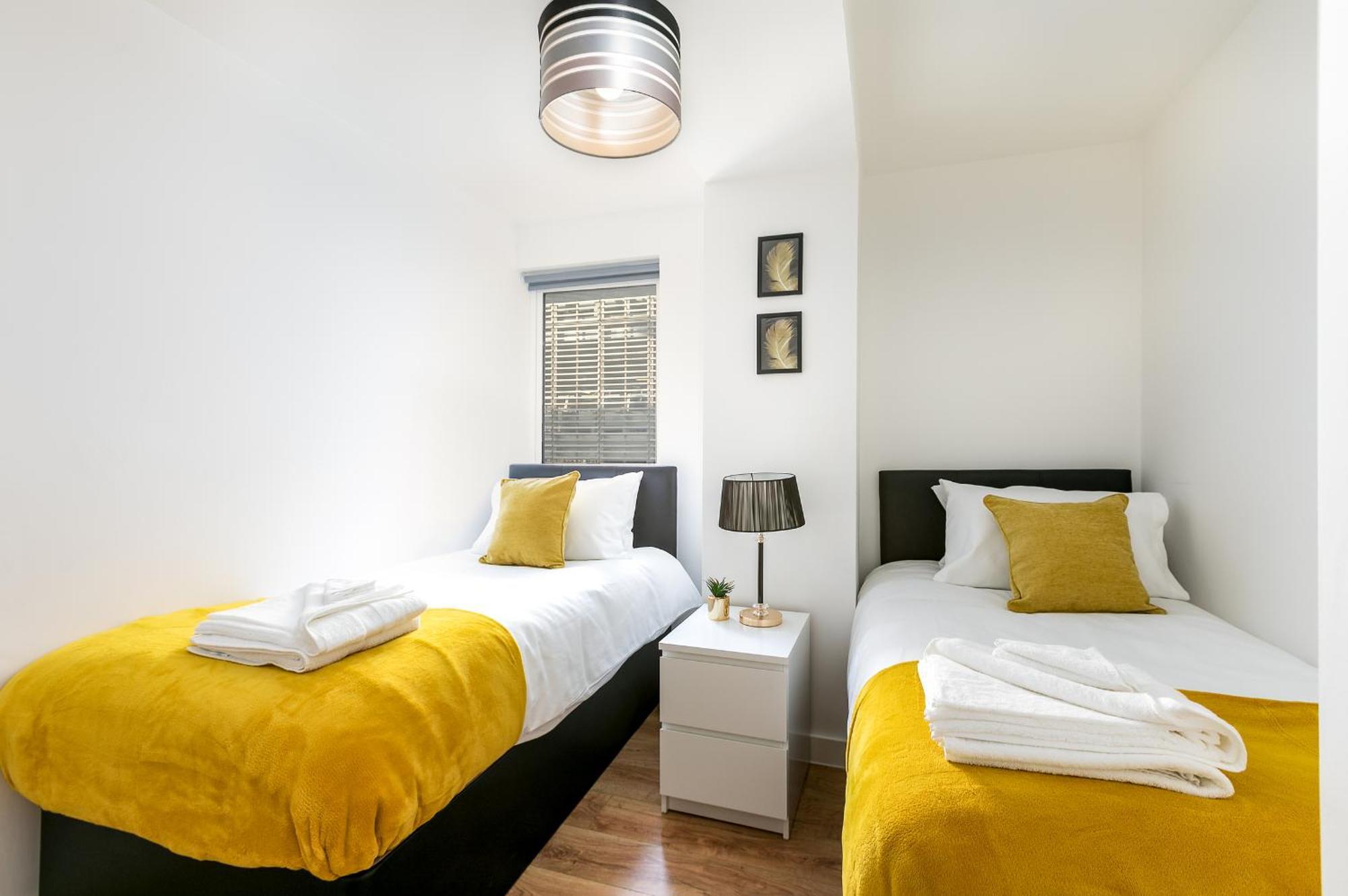 Skyvillion - Cozy Apartments In Enfield Town With Free Parking & Wifi ภายนอก รูปภาพ