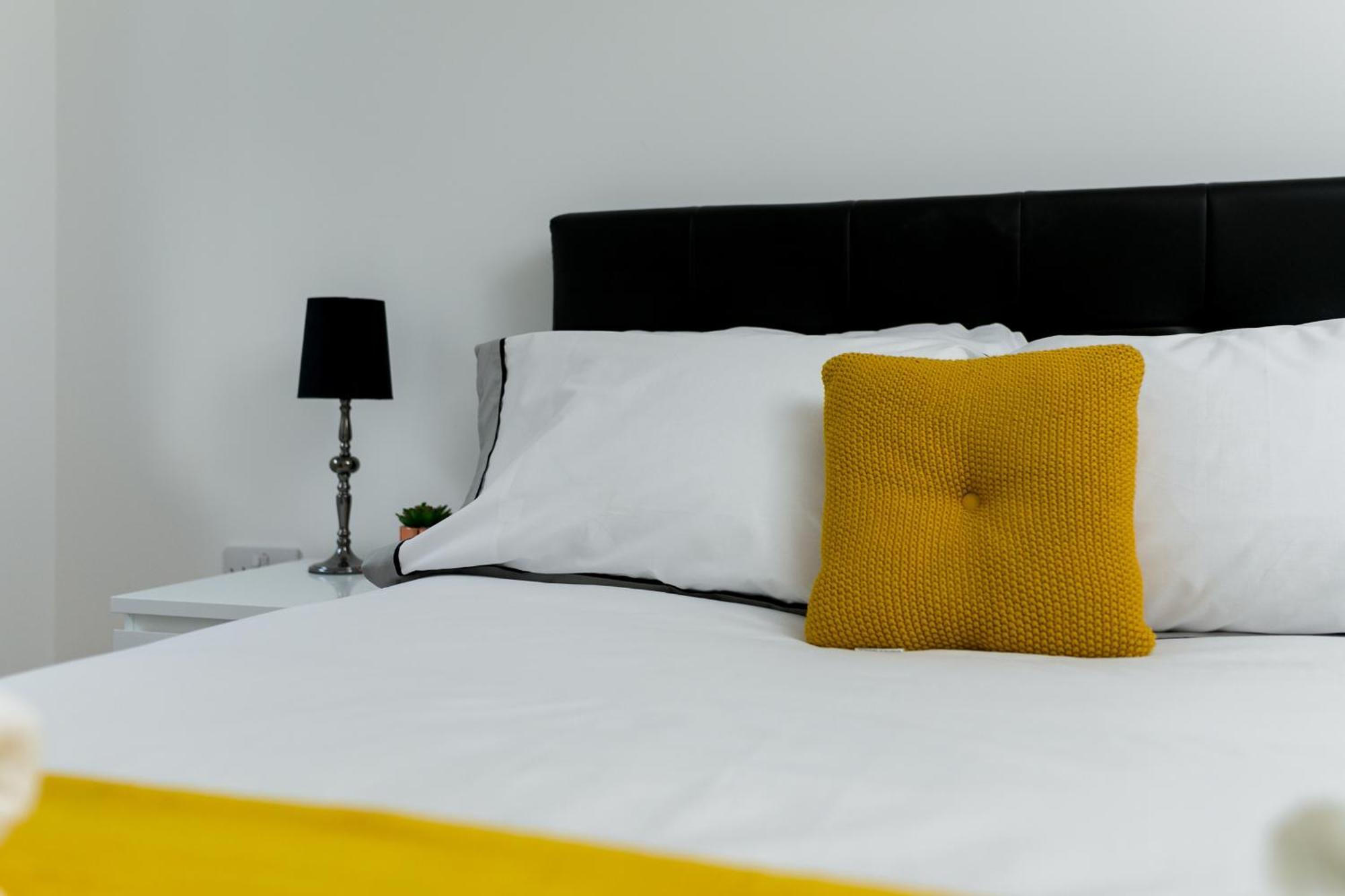 Skyvillion - Cozy Apartments In Enfield Town With Free Parking & Wifi ภายนอก รูปภาพ