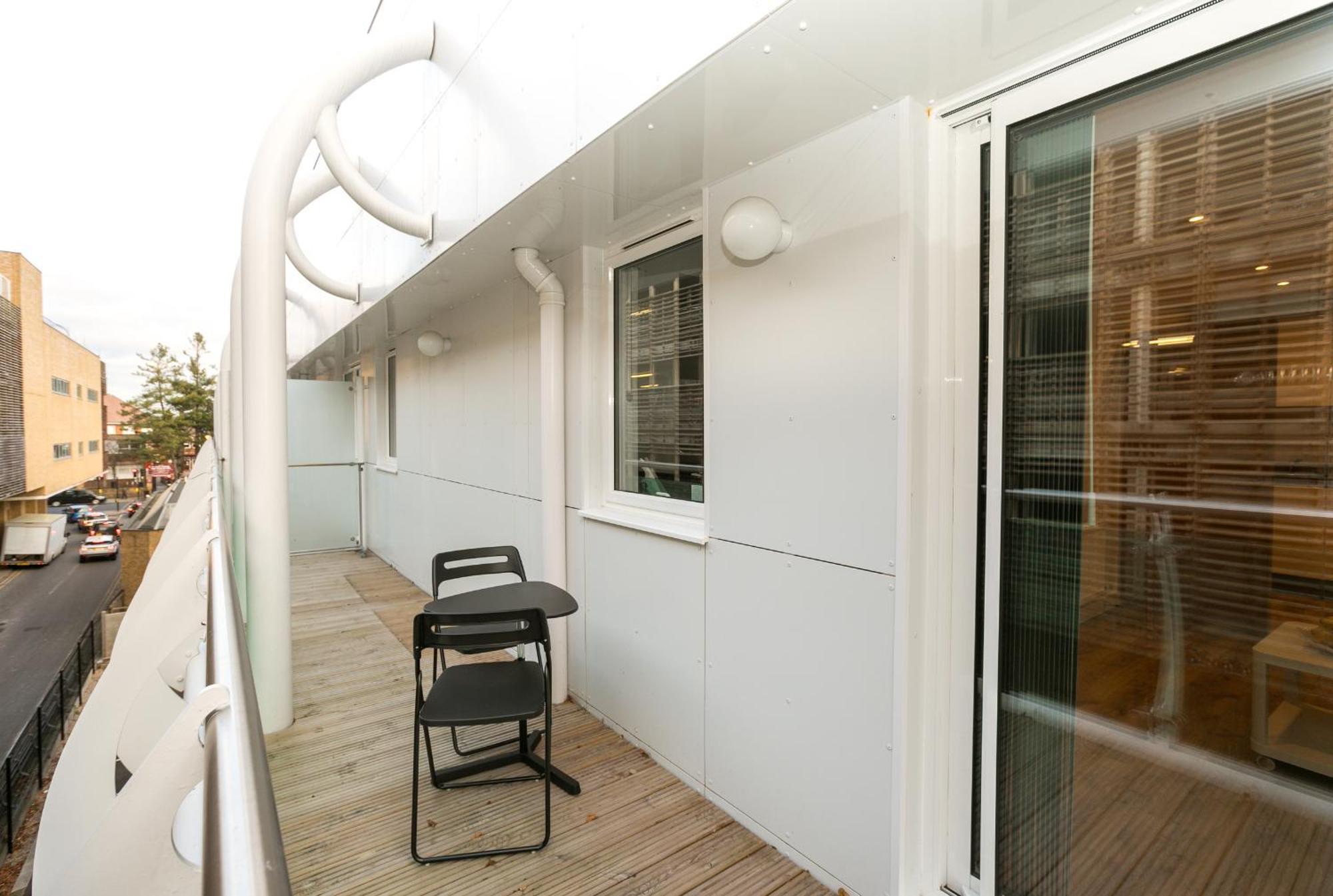 Skyvillion - Cozy Apartments In Enfield Town With Free Parking & Wifi ภายนอก รูปภาพ
