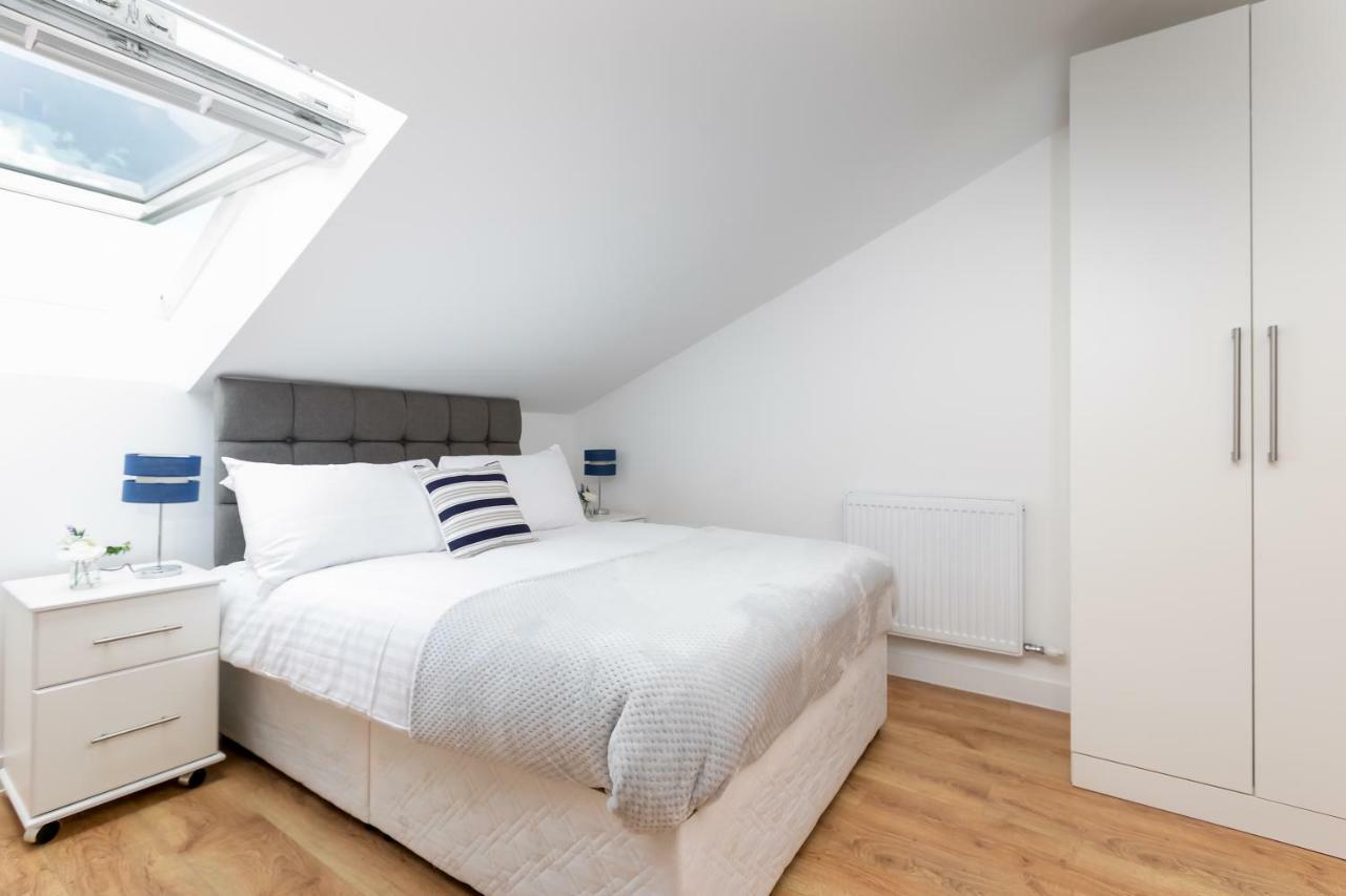 Skyvillion - Cozy Apartments In Enfield Town With Free Parking & Wifi ภายนอก รูปภาพ
