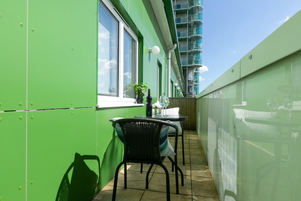 Skyvillion - Cozy Apartments In Enfield Town With Free Parking & Wifi ภายนอก รูปภาพ