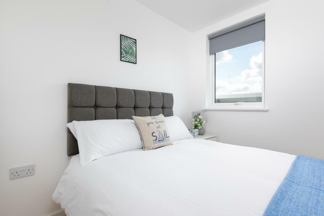 Skyvillion - Cozy Apartments In Enfield Town With Free Parking & Wifi ภายนอก รูปภาพ