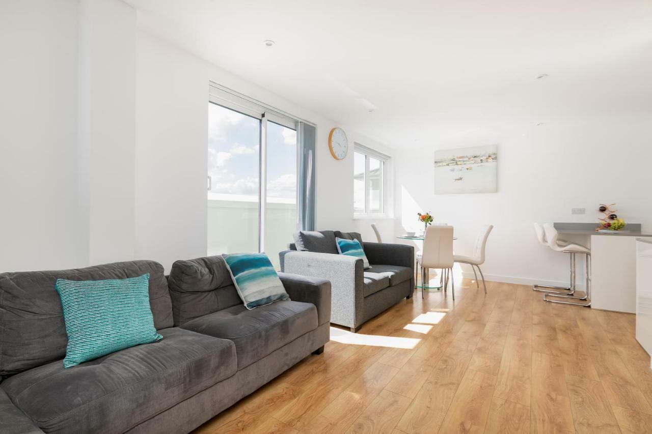 Skyvillion - Cozy Apartments In Enfield Town With Free Parking & Wifi ภายนอก รูปภาพ